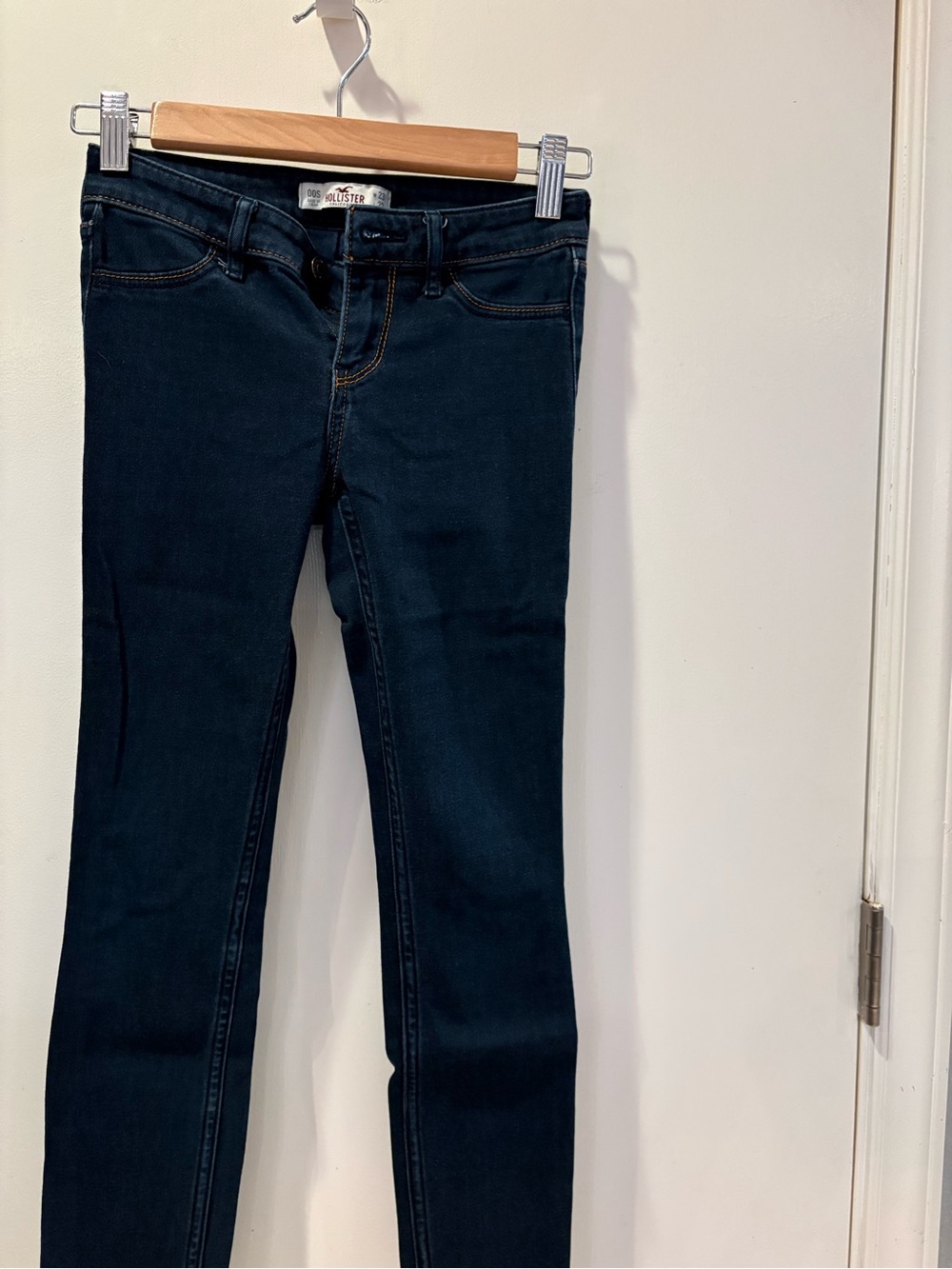 Hollister Women's Dark Blue Slim Jeans size 000 - READ DETAILS ON LENGTH